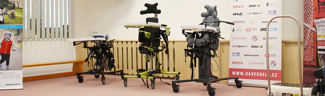 Dětský rehabilitační stacionář získal speciální pomůcky pro své malé klienty, věnovala je dobročinná organizace Saves help
