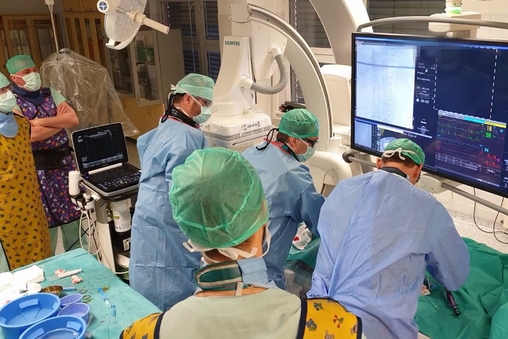 Šetrnější operace výdutě břišní aorty díky nové technice