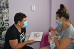 Naše porodnice se zapojila do projektu S knížkou do života / Bookstart
