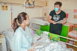 Naše porodnice se zapojila do projektu S knížkou do života / Bookstart