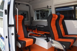 Nemocnice obnovuje svůj vozový park, má šest nových sanitek