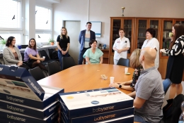 Novorozené děti v Ostravě bude hlídat 28 nových monitorů dechu