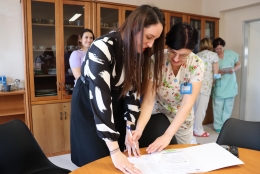 Novorozené děti v Ostravě bude hlídat 28 nových monitorů dechu