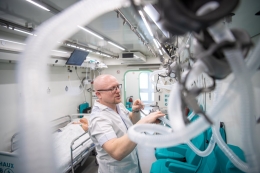 V Městské nemocnici Ostrava byla slavnostně uvedena do provozu nová hyperbarická komora