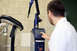 Gynekologové MNO pomáhají také mužům, k odstranění kondylomat používají laser