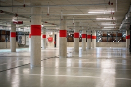 V parkovacím domě u nemocnice dochází ke změně ceny parkování