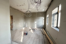 Modernizace Centra duševního zdraví na Kafkově ulici pokračuje. Stavbaři řešili skryté problémy historické budovy