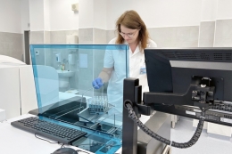 Rychlejší výsledky, širší diagnostika: Městská nemocnice Ostrava má nové laboratorní analyzátory