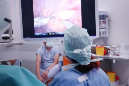 Gynekologové Městské nemocnice Ostrava nově nabízejí pacientkám roboticky asistované operace