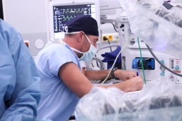 Gynekologové Městské nemocnice Ostrava nově nabízejí pacientkám roboticky asistované operace